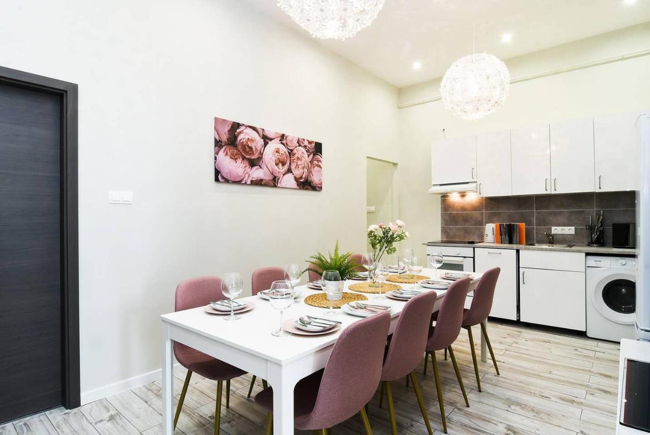 Ultra Central And Stylish Apartment With Ac Budapest Esterno foto