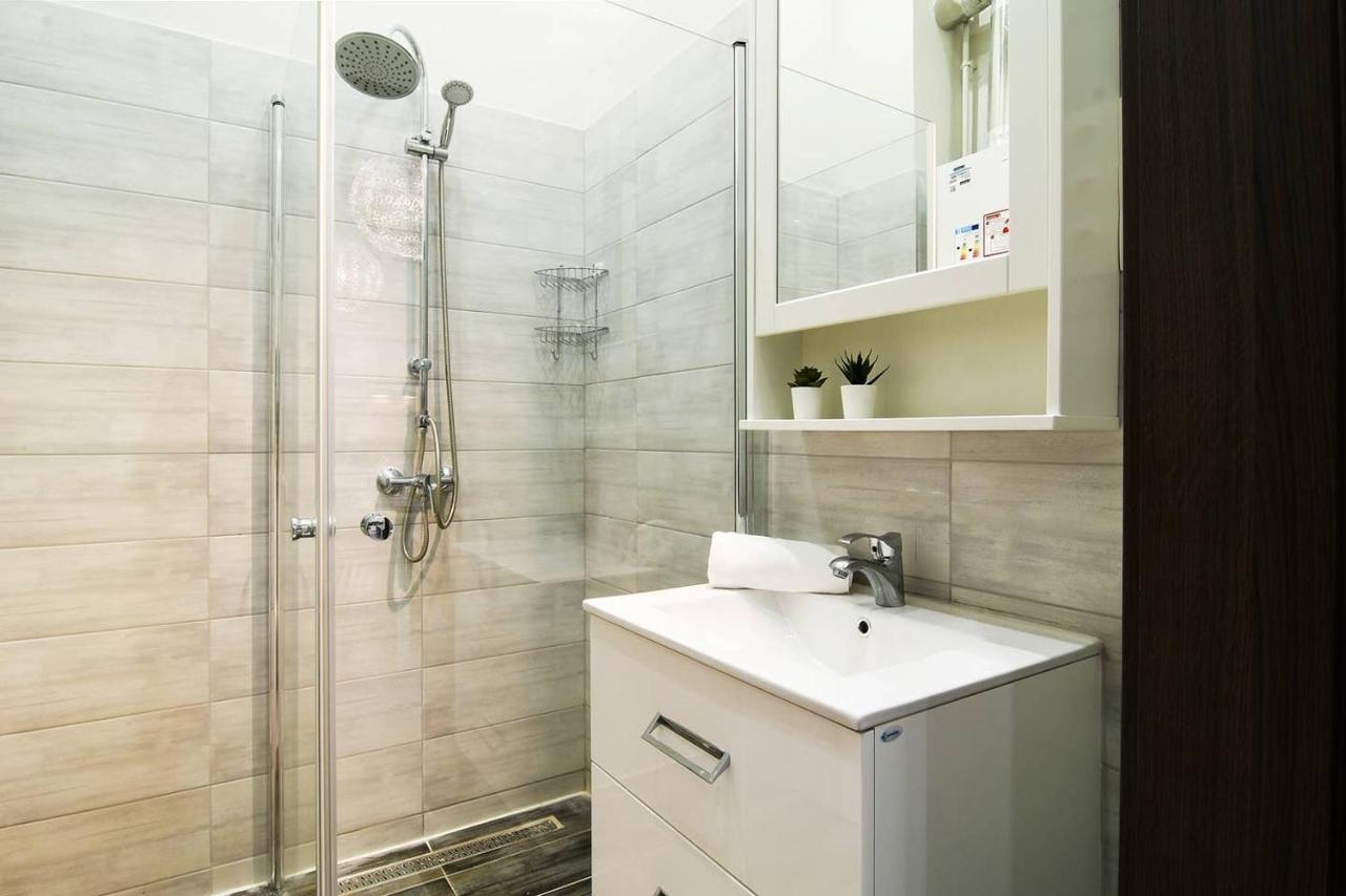 Ultra Central And Stylish Apartment With Ac Budapest Esterno foto