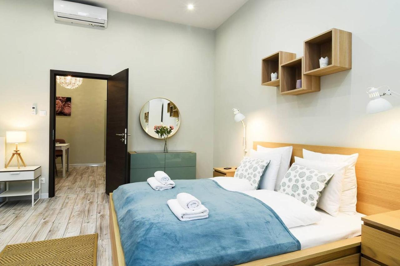 Ultra Central And Stylish Apartment With Ac Budapest Esterno foto
