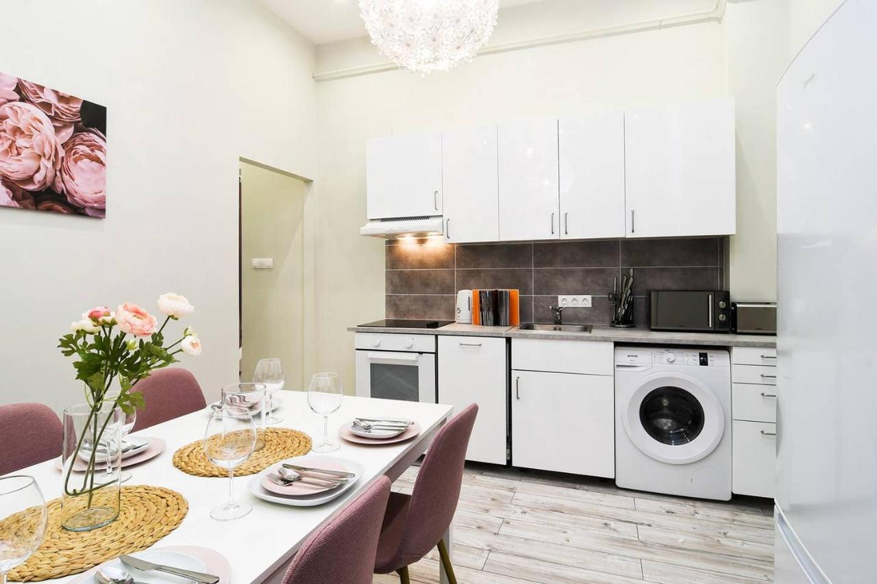 Ultra Central And Stylish Apartment With Ac Budapest Esterno foto